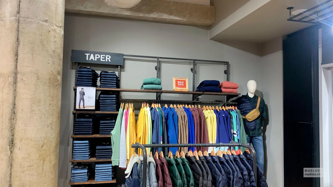 Одежда в магазине Levi's
