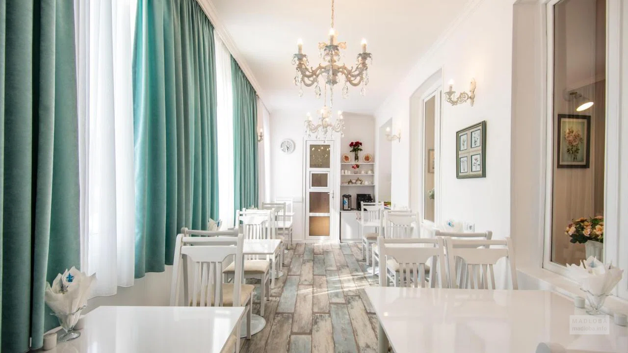 Ресторан в Lowell Hotel в Тбилиси