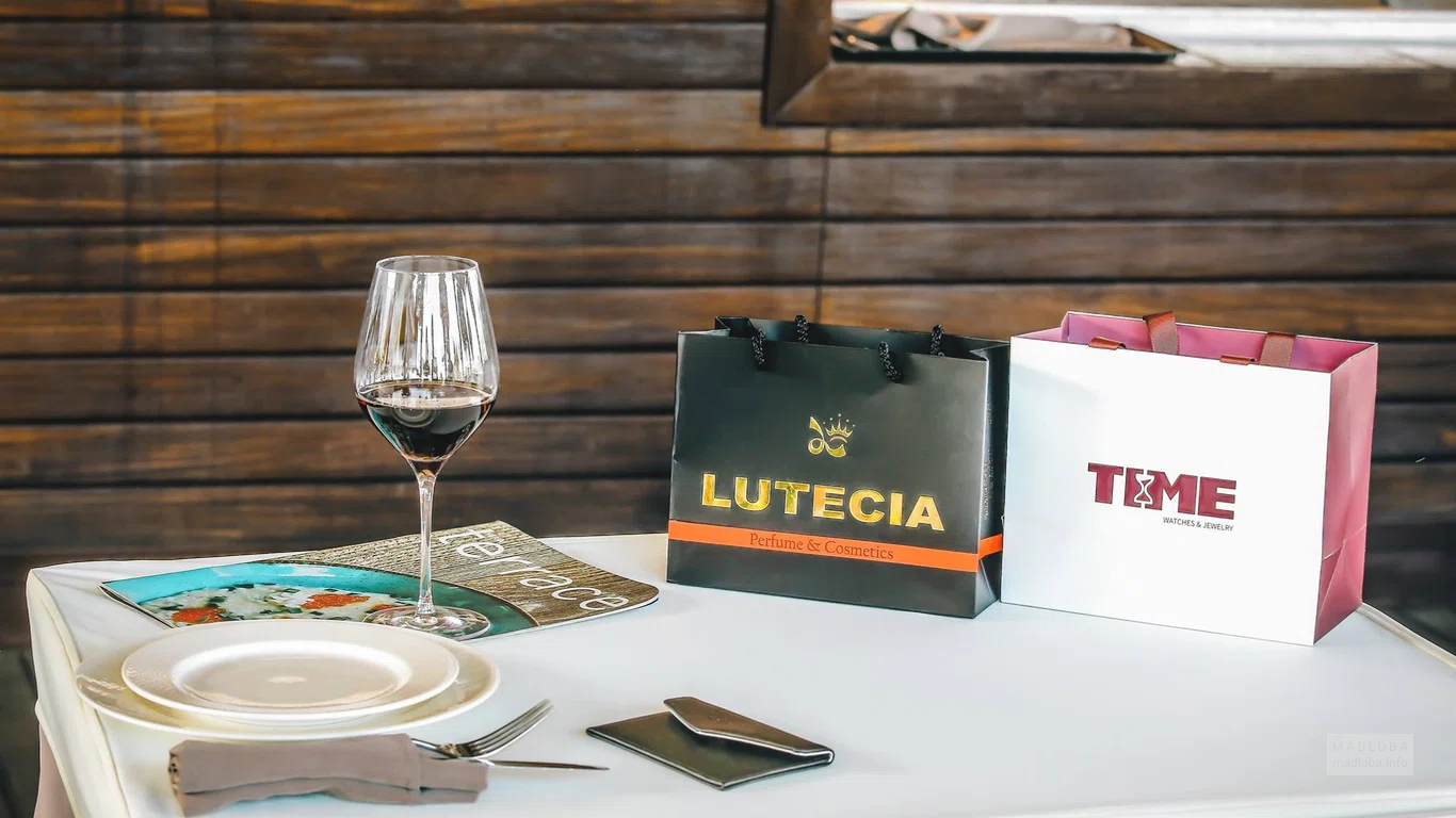 Магазин парфюмерии "Lutecia" в торговом центре "Metro City"