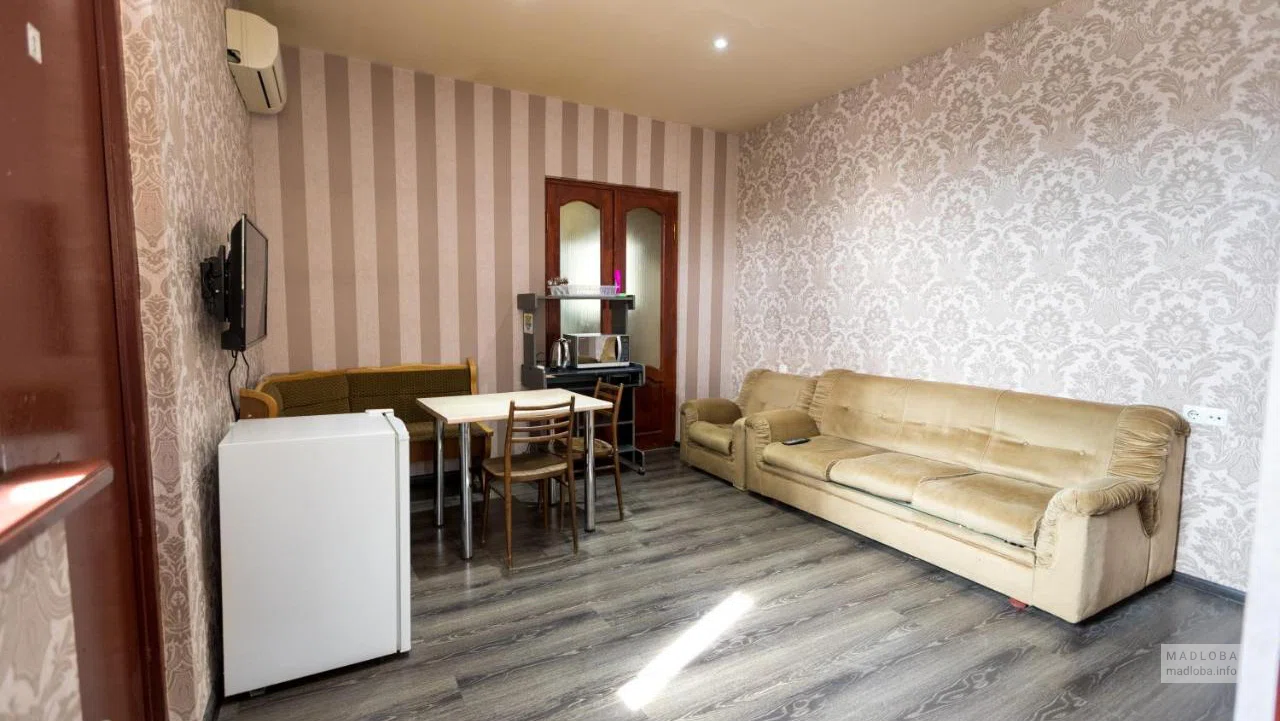 Гостинная в отеле M House в Грузии