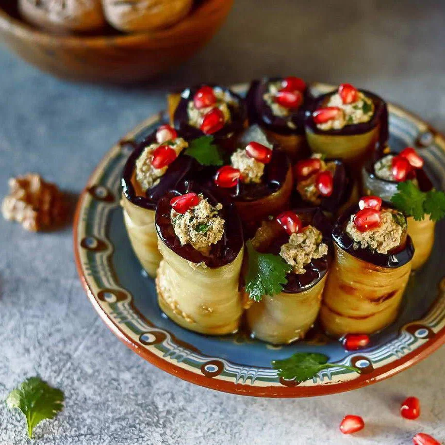 блюда грузинской кухни из баклажанов