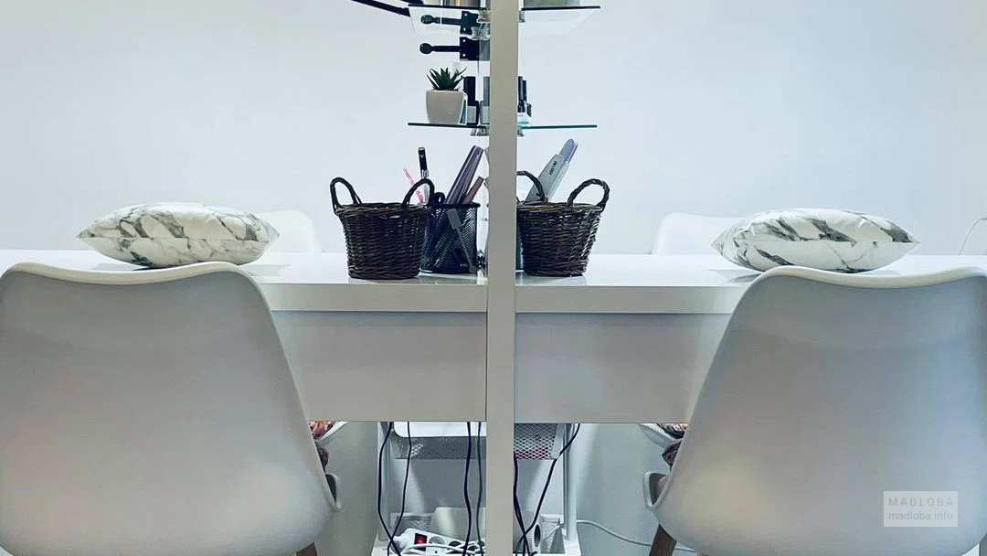 Nail Station