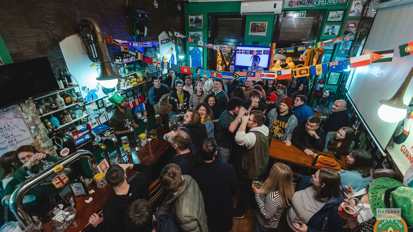 атмосфера в Mary's Irish Pub