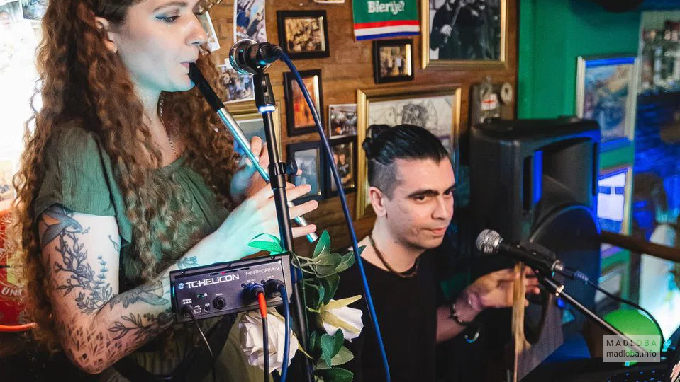 Выступление артистов в Mary's Irish Pub