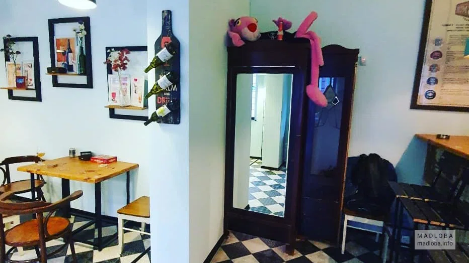 Интерьер Meow Bar