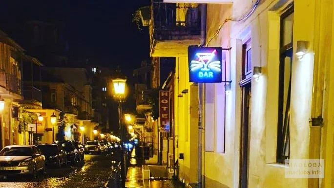 Вход в Meow Bar