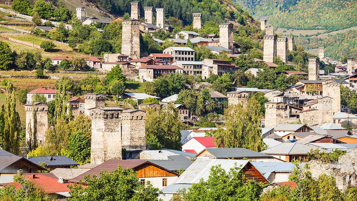 უძველესი კოშკები საქართველოს მთის სოფელში