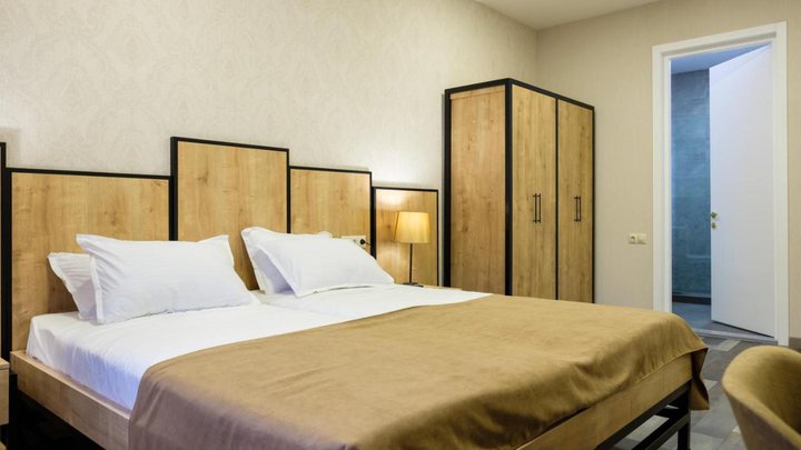 Midpoint Apartments