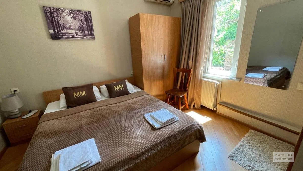 Кровать в номере MM Hotel