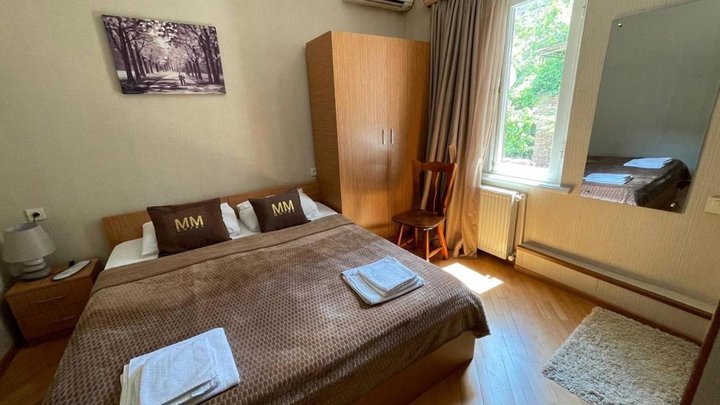 M&M HOTEL