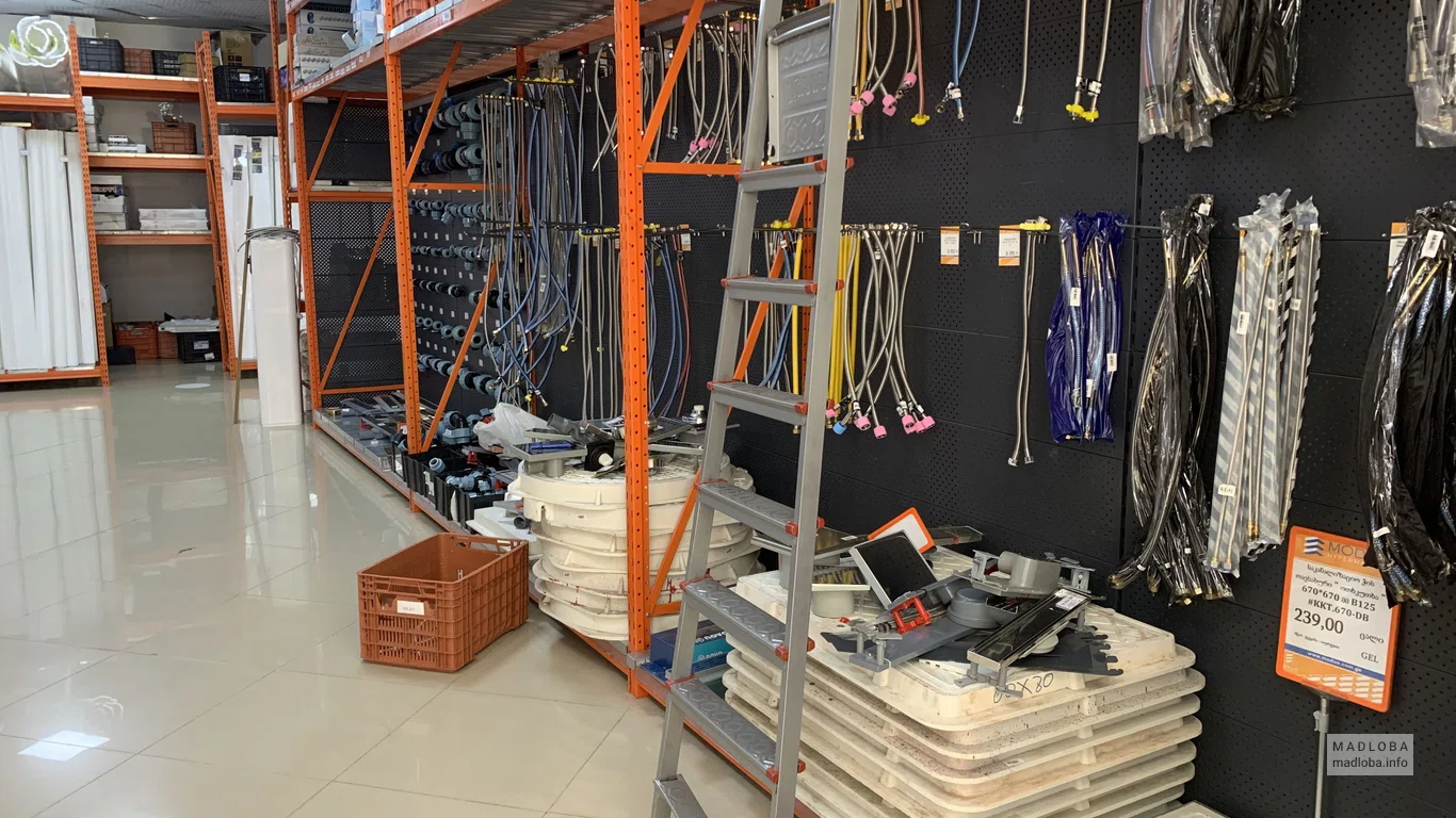 Большой строительный магазин в Батуми