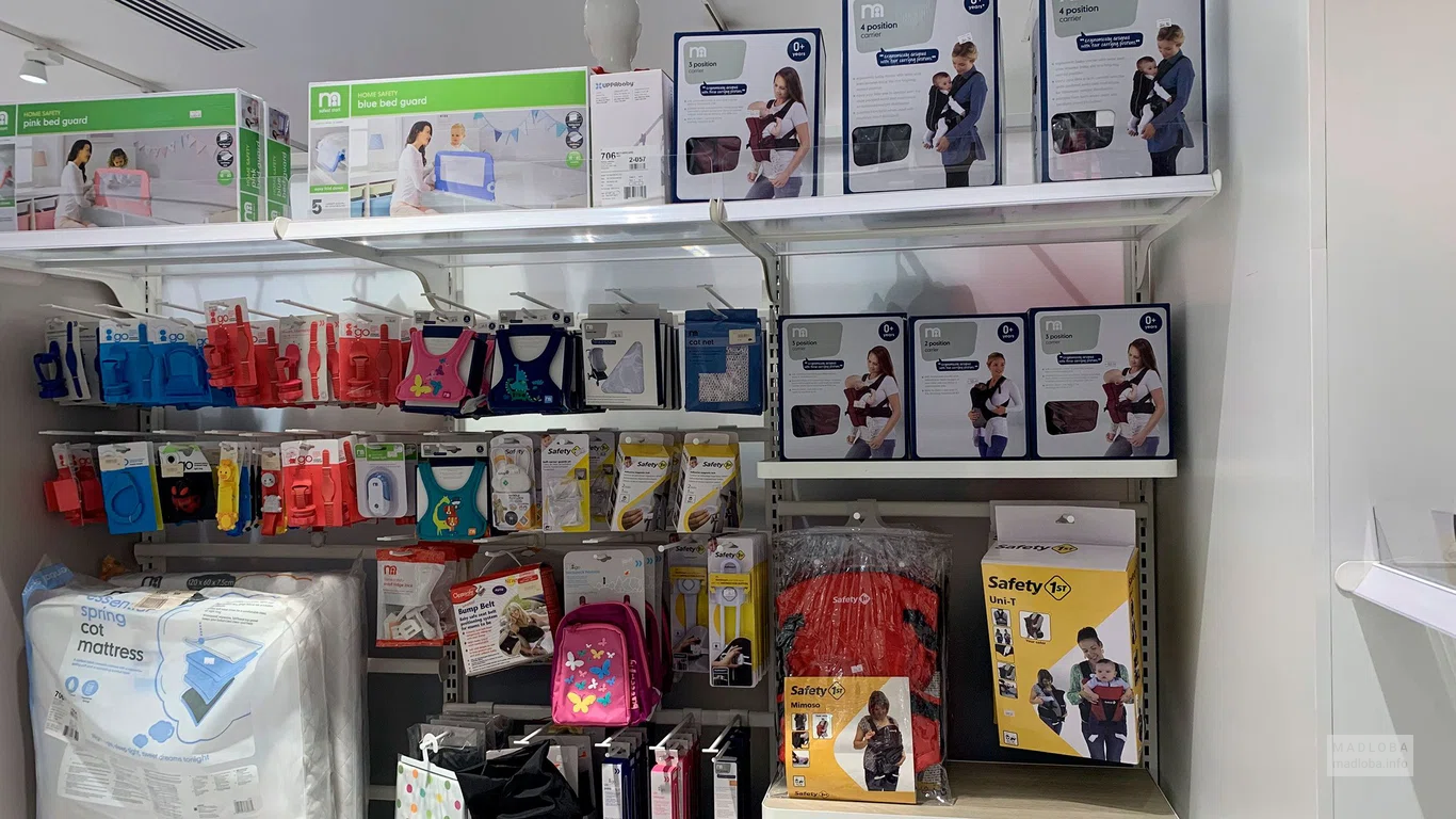Кенгуру в магазине Mothercare
