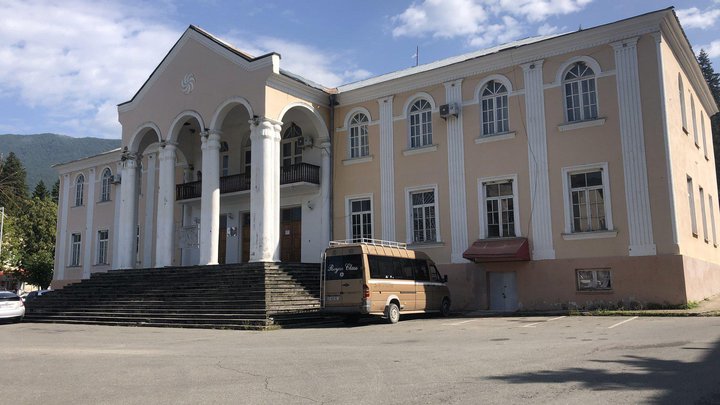 Museum of Fine Arts in Ambrolauri