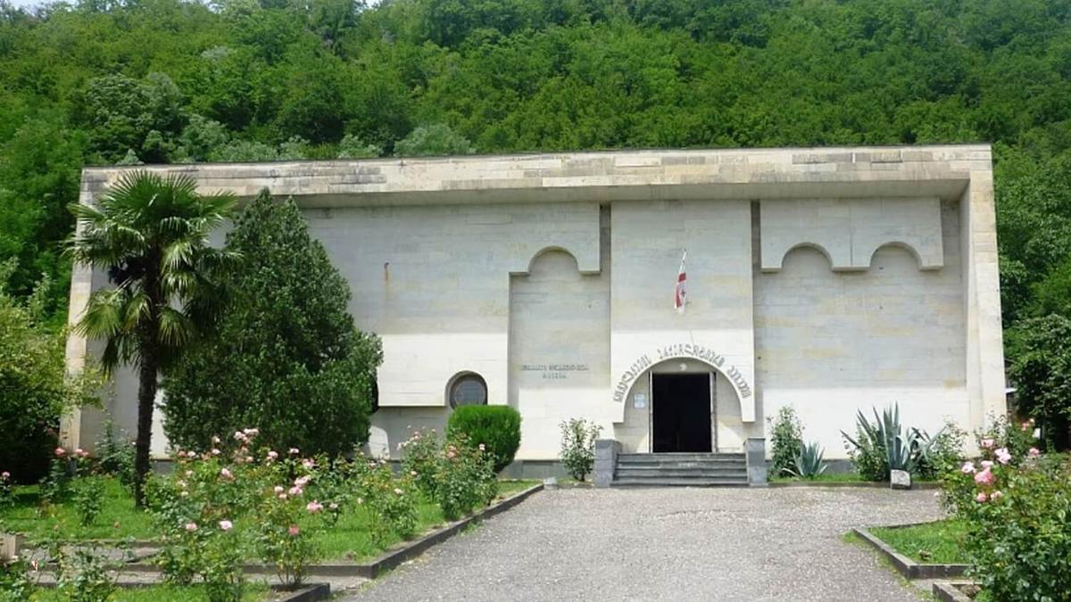 Архитектурно-археологический музей-заповедник им. Пармена Закарая в Нокалакеви