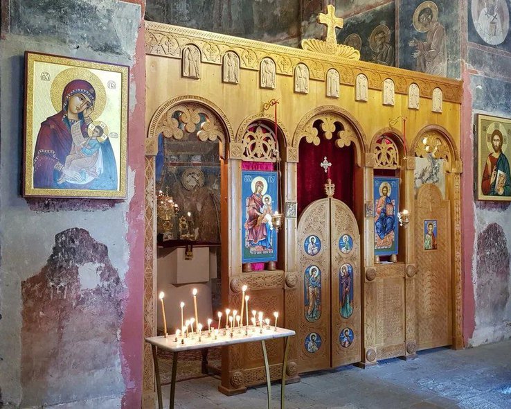 Алтарная перегородка в церкови Архангела в Кварели