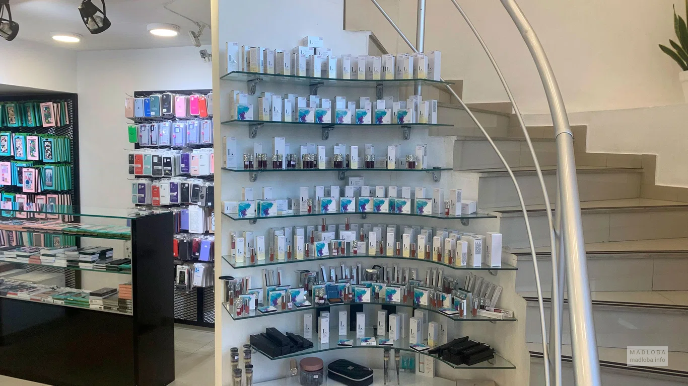 Витрина декоративной косметики Discount stores Navne