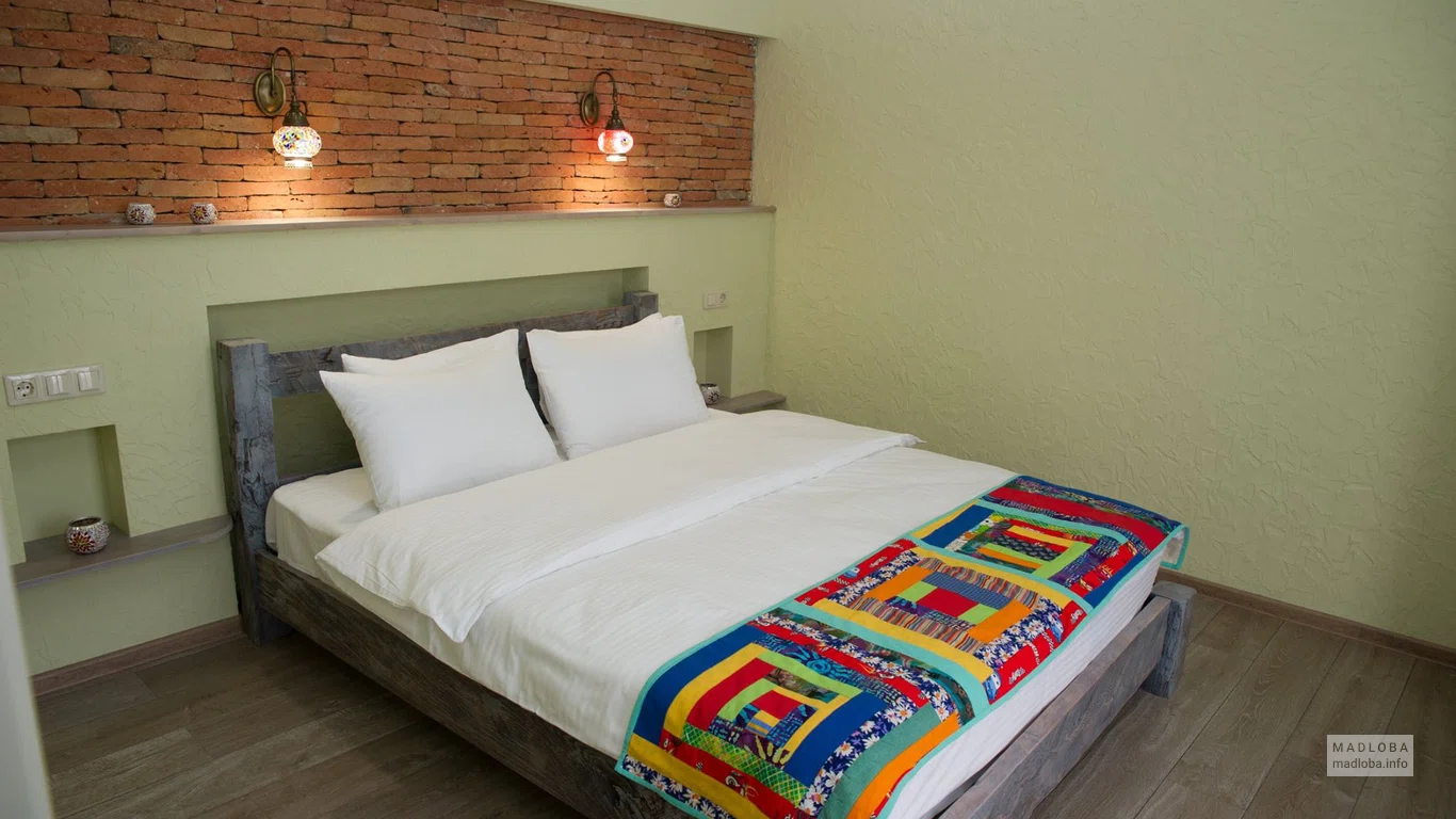 Кровать в No12 Zichi Hotel