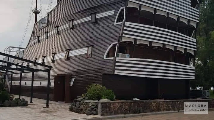 Вид на ресторан New Ship