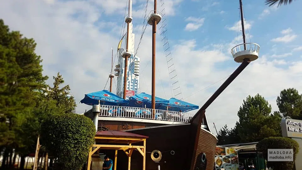 Вид на здание ресторана New Ship