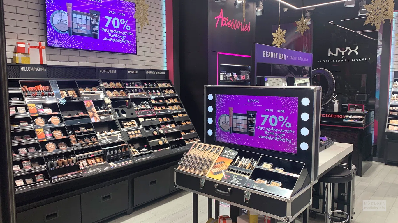 Полки с косметикой в магазине NYX Professional Makeup