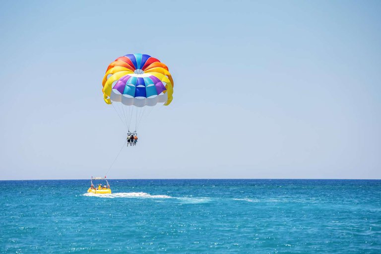 🪂 Parasailing in Batumi: TOP-8 boats and yachts for flying over the sea