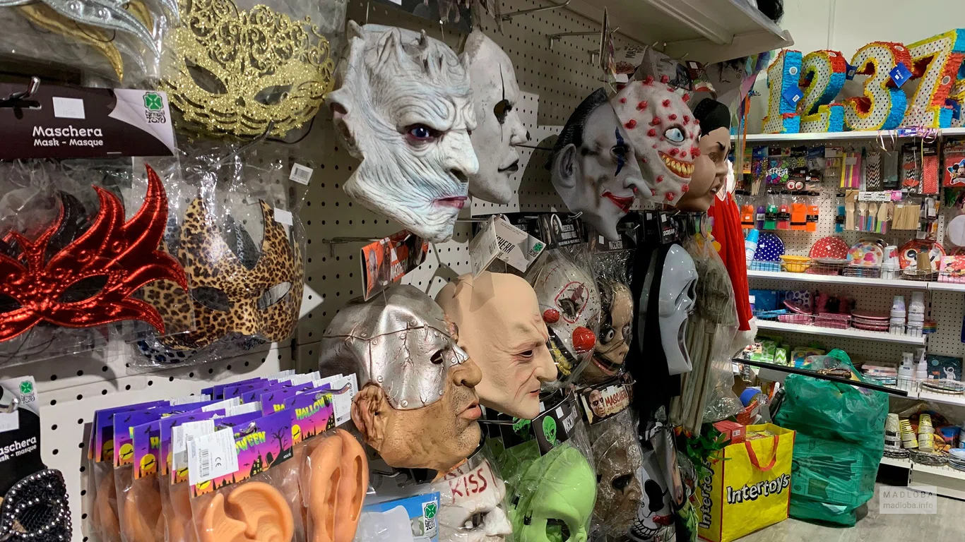 Маски в магазине Party Deco