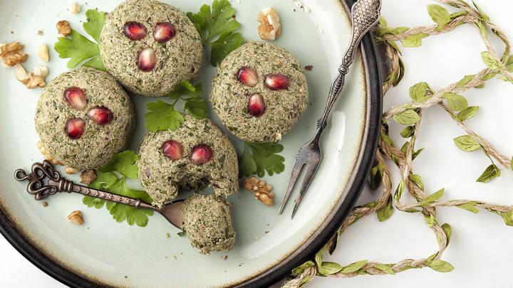Пхали - одно из самых вкусных, популярных и дешевых блюд грузинской кухни