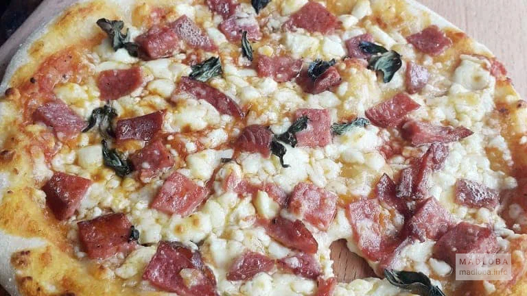 Пицца с салями в Pie To Go