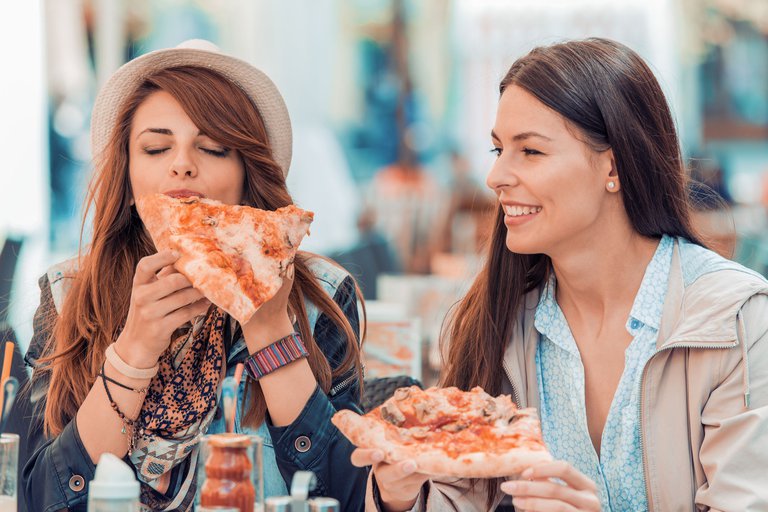 🍕 TOP-6 pizzerias in Batumi: where they serve pizza with perfect dough and filling