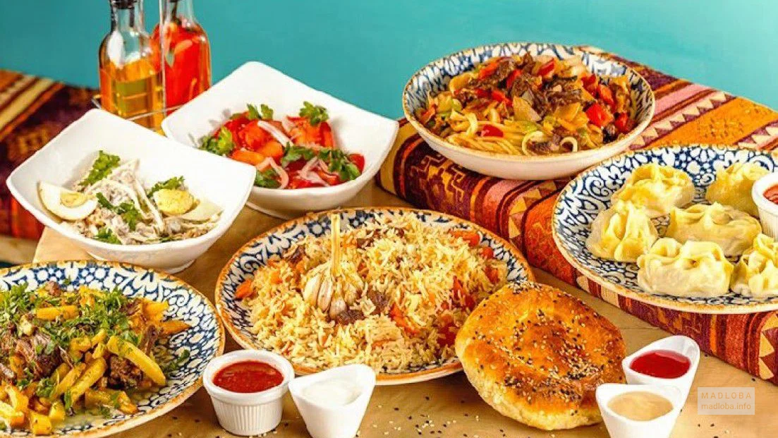 Подача национальных блюд в Plov Lagman