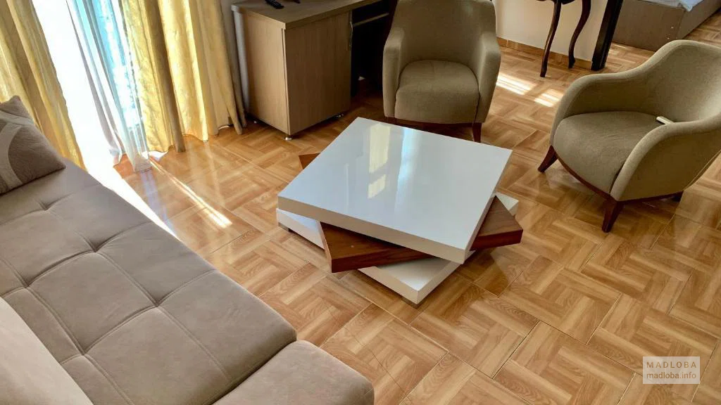 Интерьер в номере отеля Порт Алтус