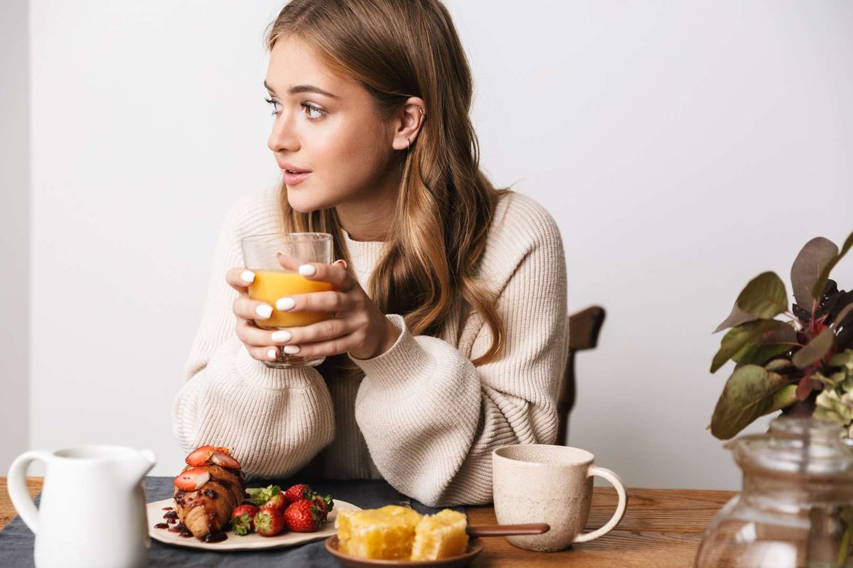The girl at breakfast