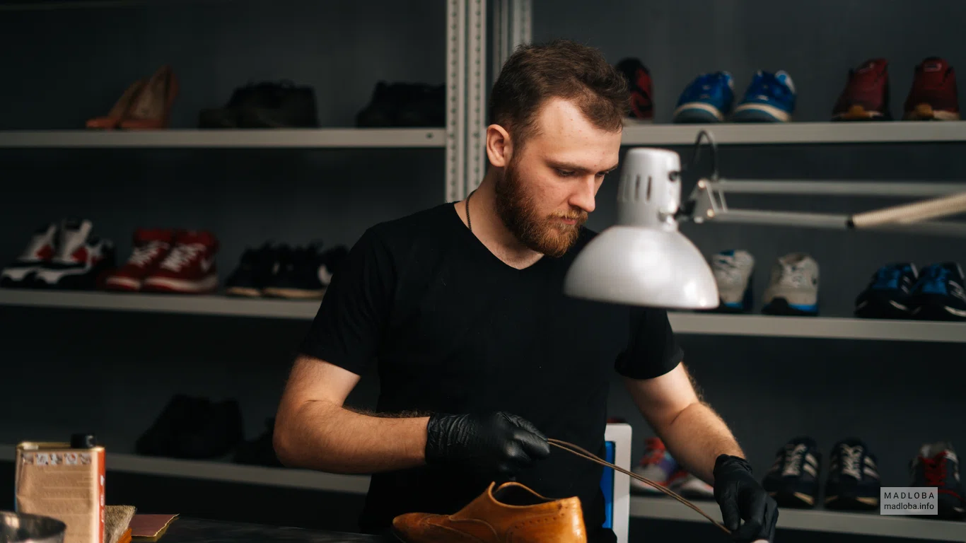 Shoe repair by Eduard Davidiani