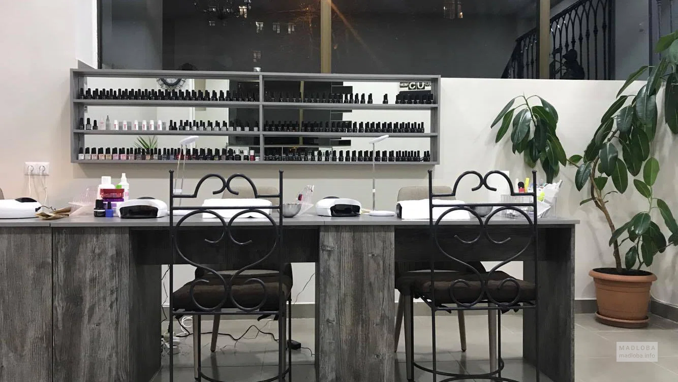 Рабочие места мастеров салона красоты Posh Nails