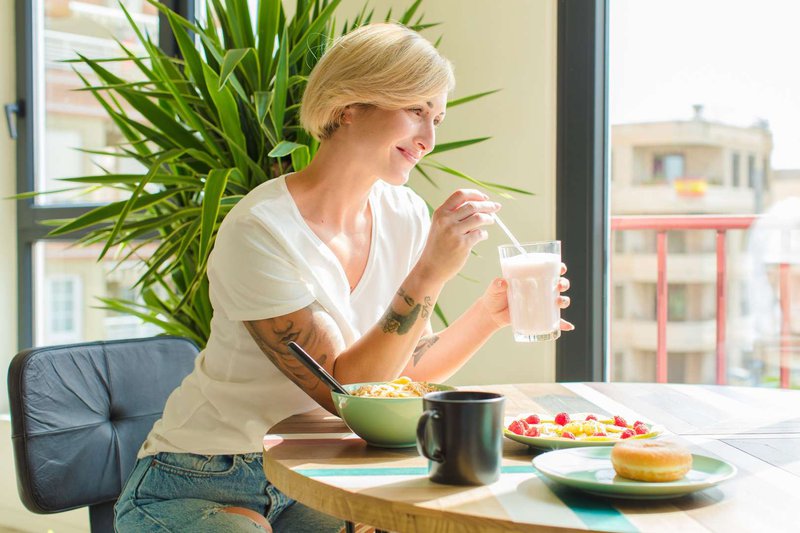 The girl at breakfast