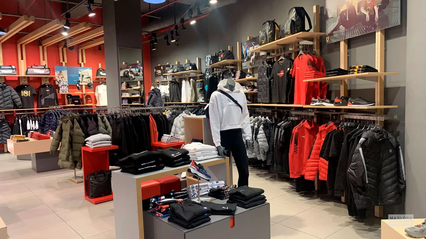 Верхняя одежда в Clothing store Puma