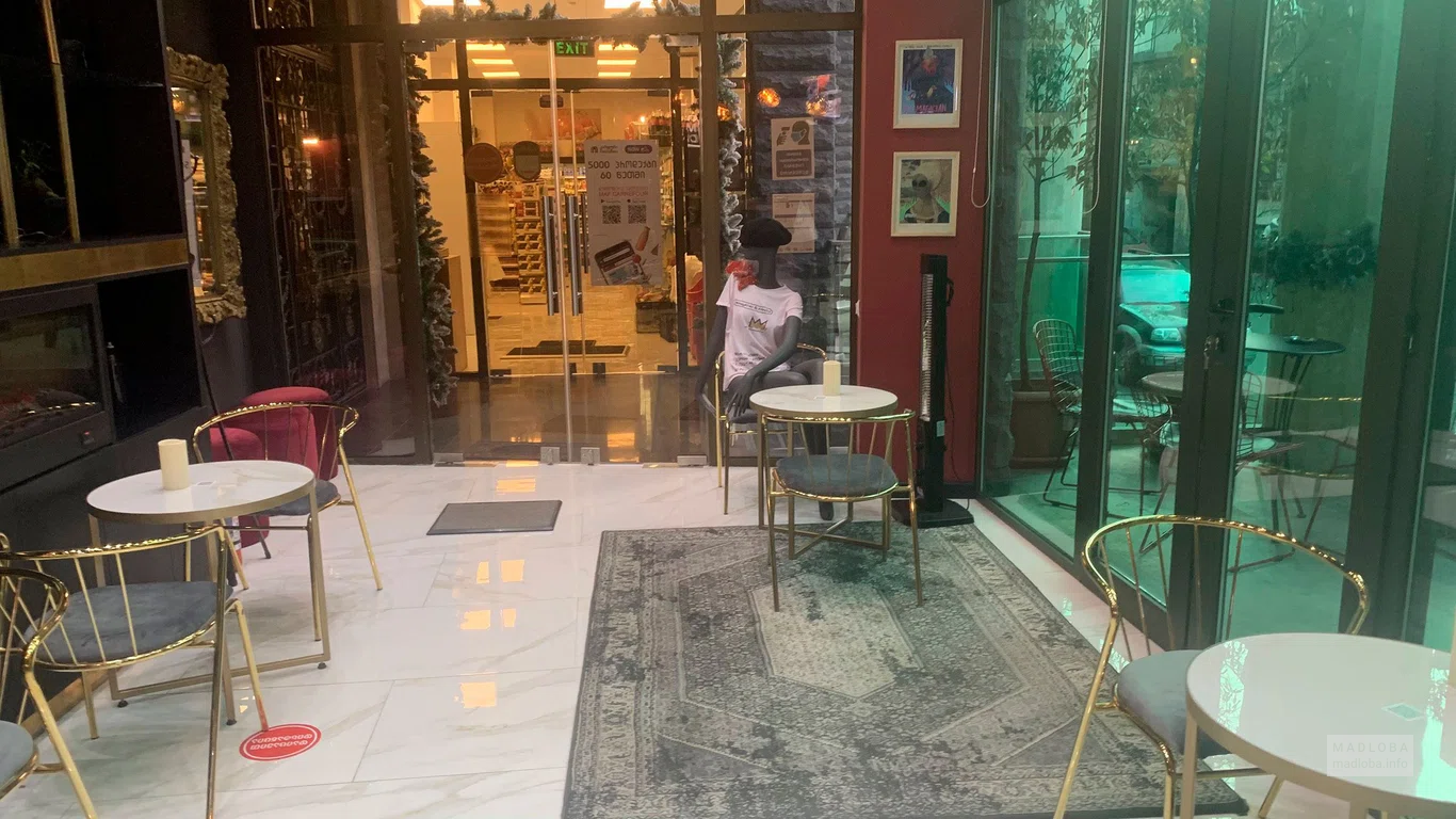 Интерьер Red Man Cafe