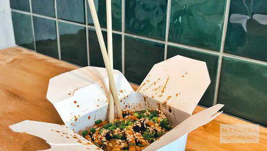 Китайская лапша WOK в меню ресторана