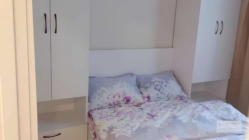 шкафчики в спальне