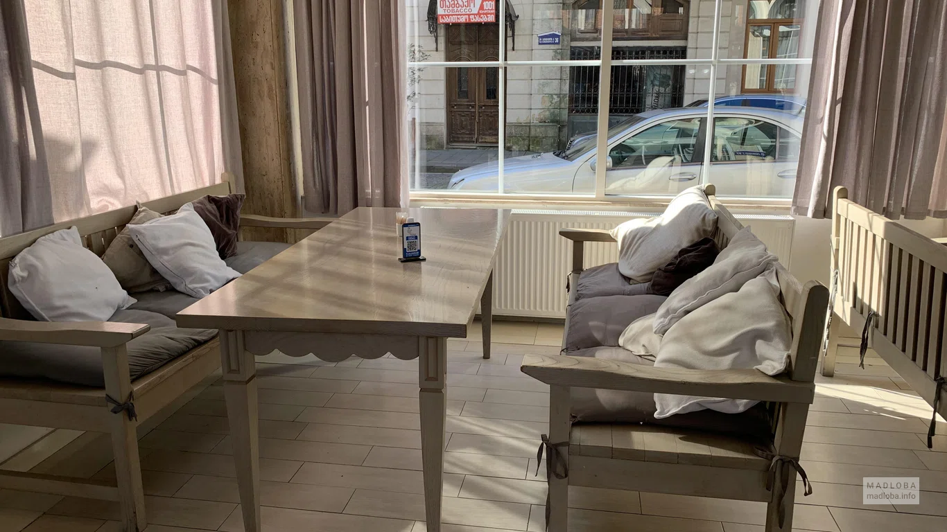 Столик в ресторане Mimino