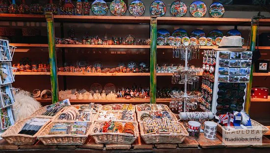 Сувенирная лавка в Rike Bazaar