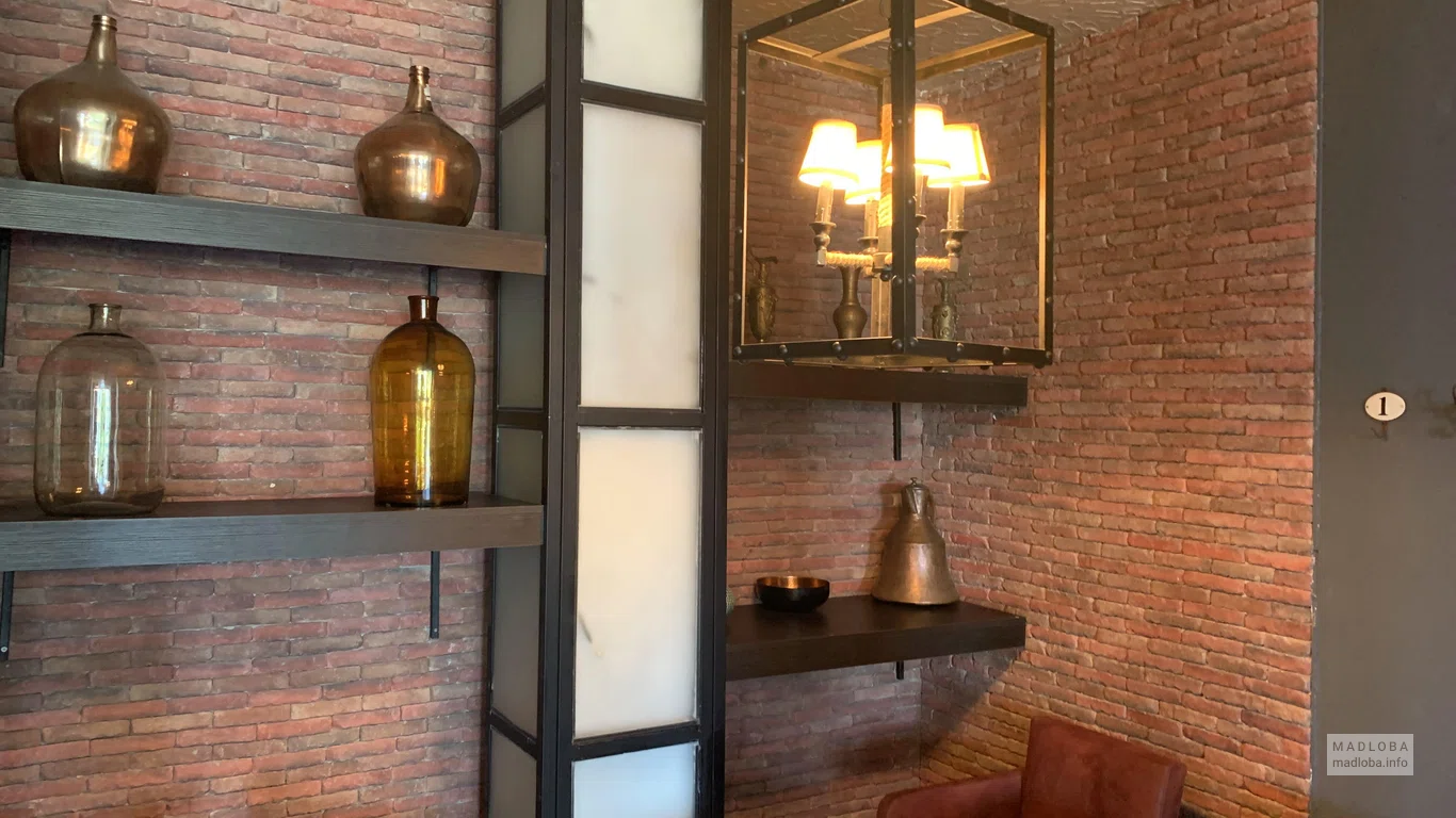 Декор в RoofTop Pool Hotel Batumi