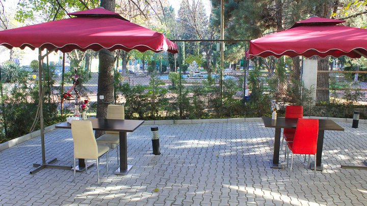 Roses Garden Hotel