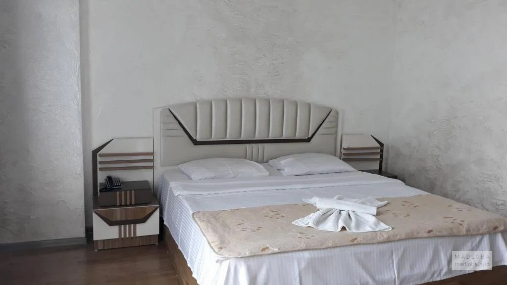 Bedroom at the Royal Palace Hotel