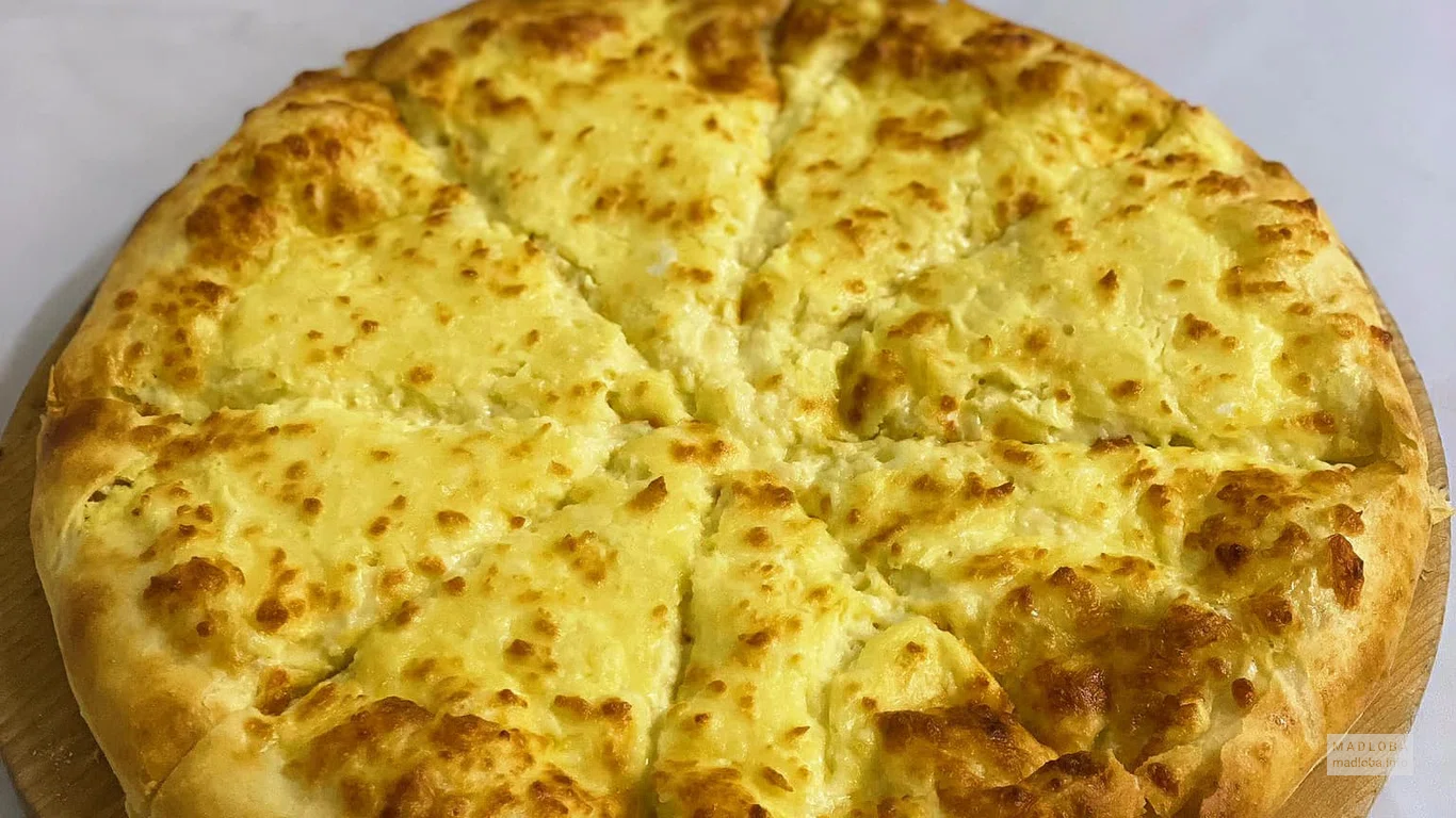 Хачапури в ресторане Роял Батуми