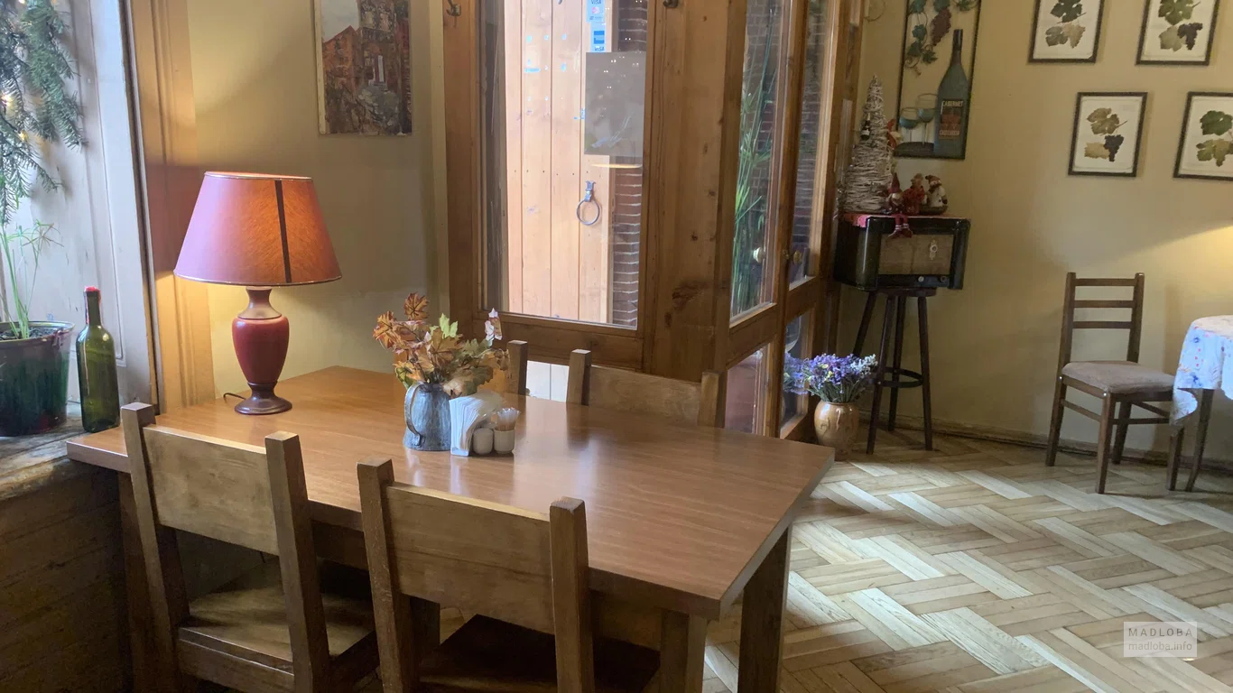 Зал ресторана Tavern Sabatono в Грузии