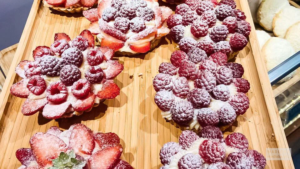 Десерты в Sakhluri bakery