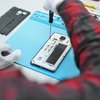 Замена аккумулятора на смартфоне