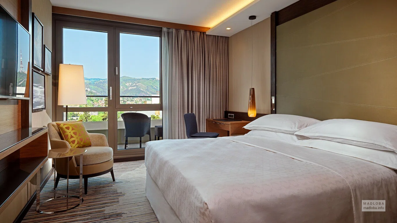 Номер отеля Sheraton Grand Tbilisi Metechi Palace
