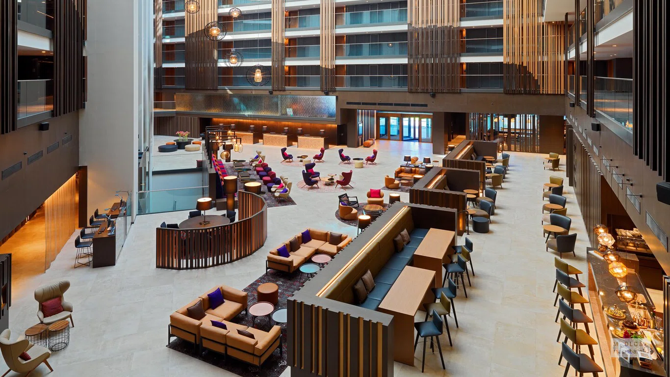 Вестибюль отеля Sheraton Grand Tbilisi Metechi Palace